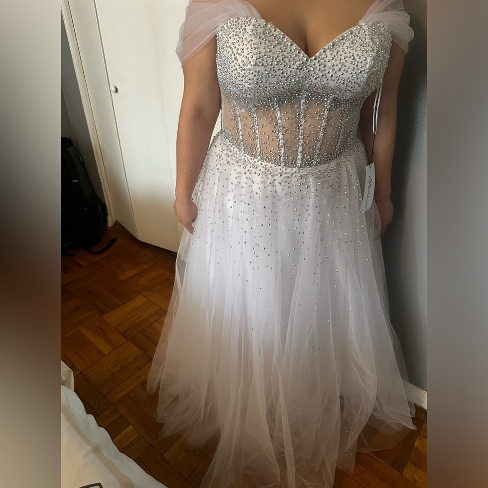 White wedding/Prom corset gown